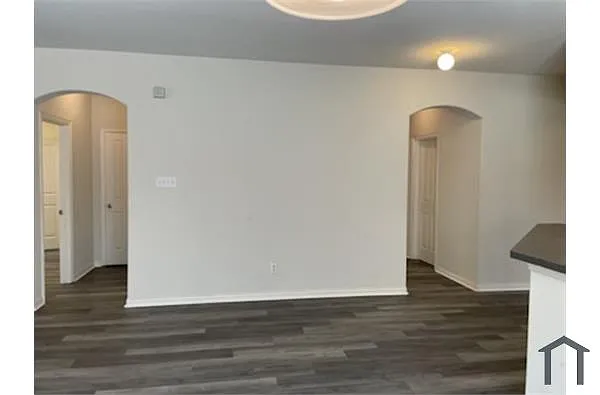 Building Photo - 608 Creekside Dr