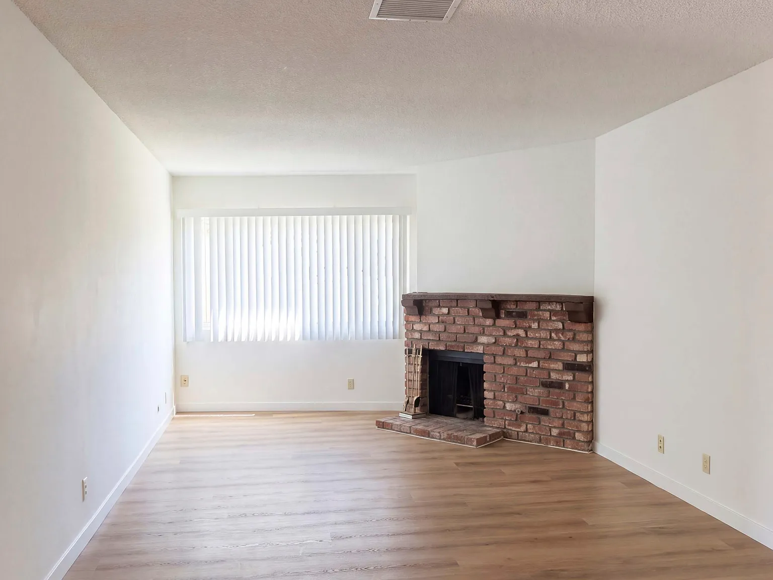 2 bed, 1200 sqft, $2,995 — Photo 4