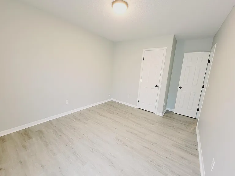 1318 N Curtis Ct — Photo 15