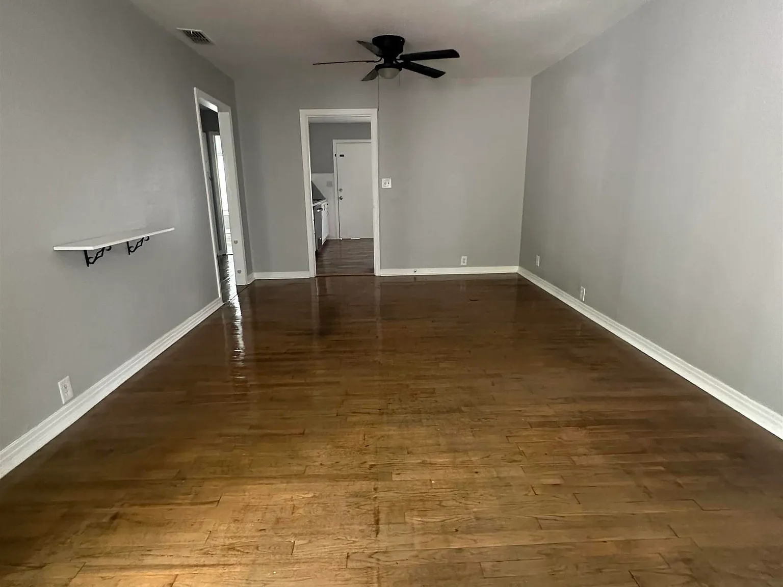 2 bed, 1.0 bath, 988 sqft, $1,200 — Photo 2