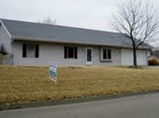 800 Banner Rd, Holton, KS 66436