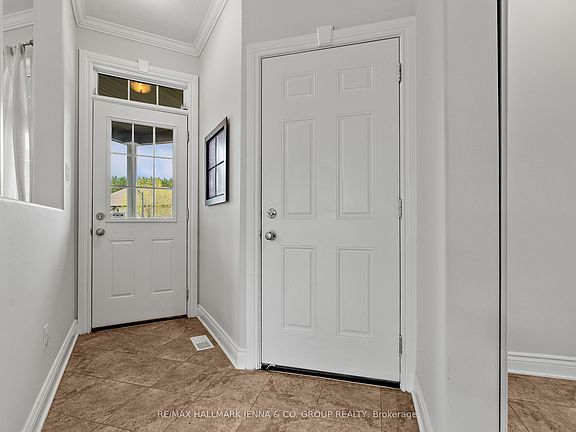 3rd image of 281 Topaze Cres