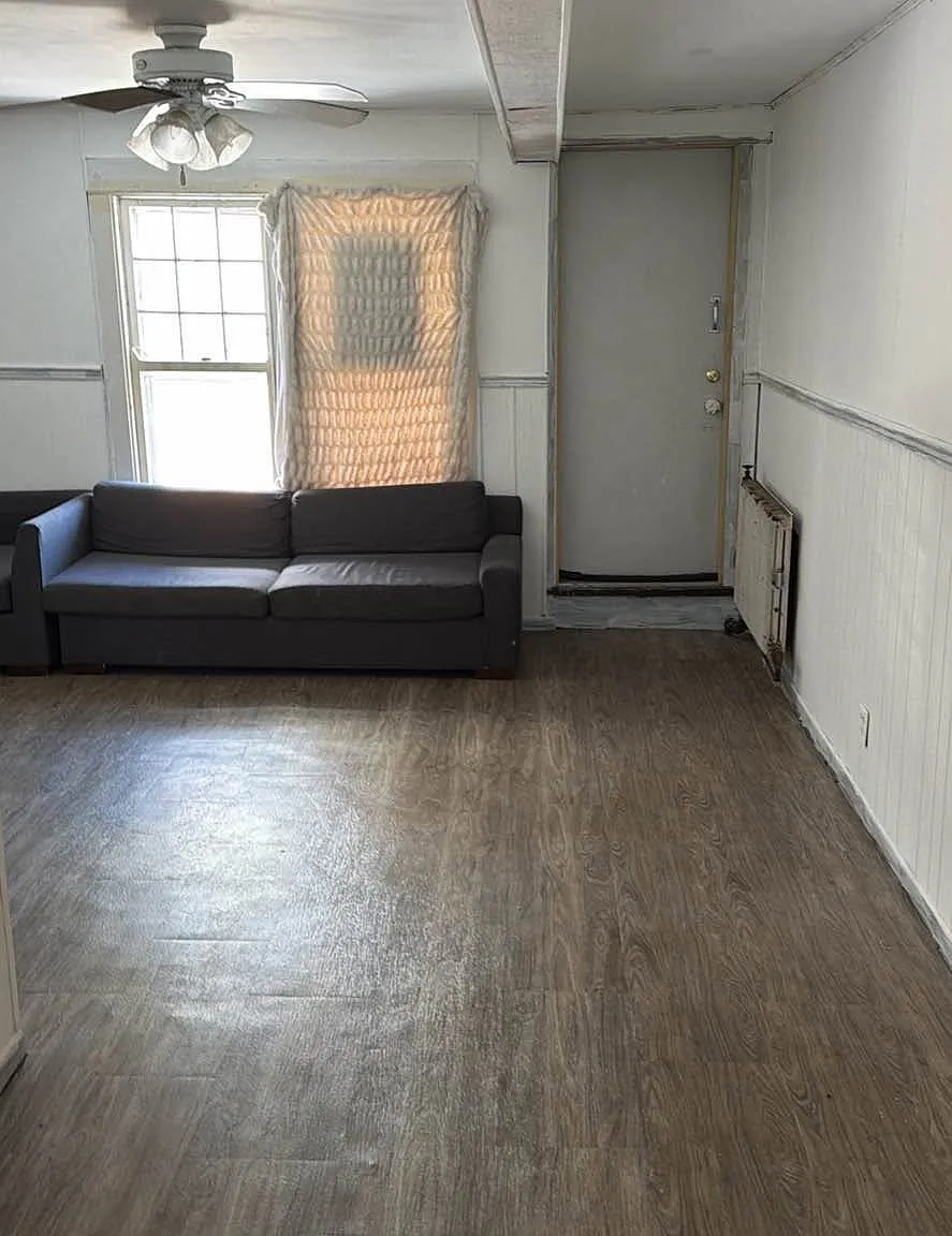 4 bed, 1200 sqft, $3,996 — Photo 1