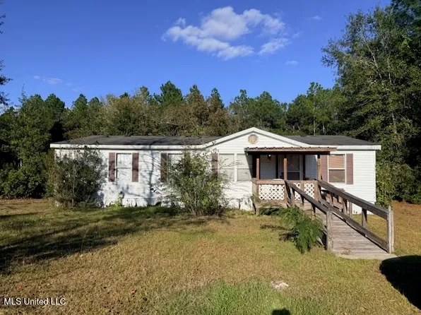 18160 Robin Oaks Dr, Gulfport, MS 39503