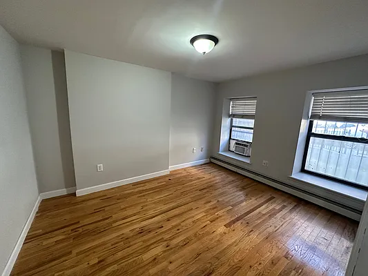 Rented by Premier Metro Realty Corp | media 11