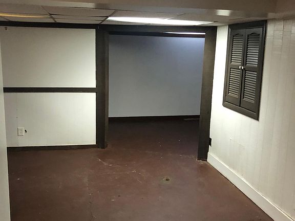 4th image of 24031 Westhampton Ave
