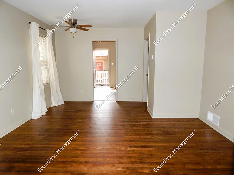 2476B Maple St #B — Photo 4