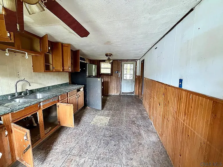 431 Finch St — Photo 2