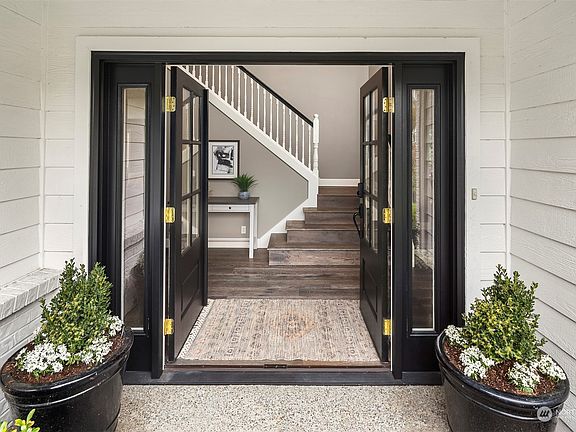 3rd image of 10206 NE 60th Street