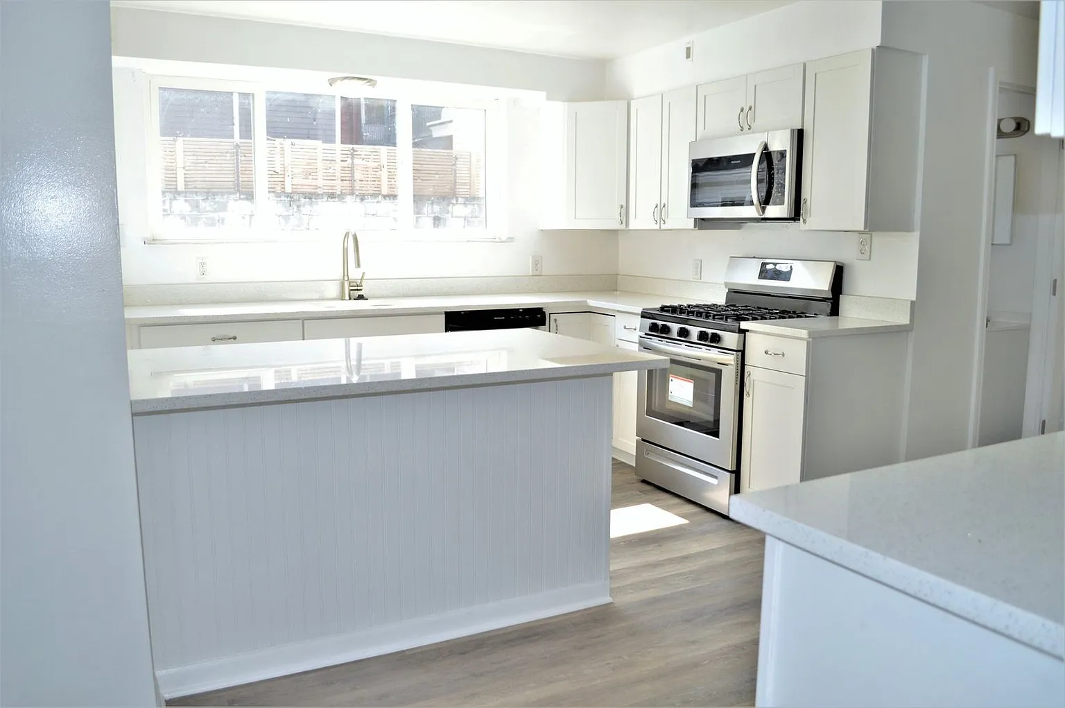 1922 Larkins Way photo 1