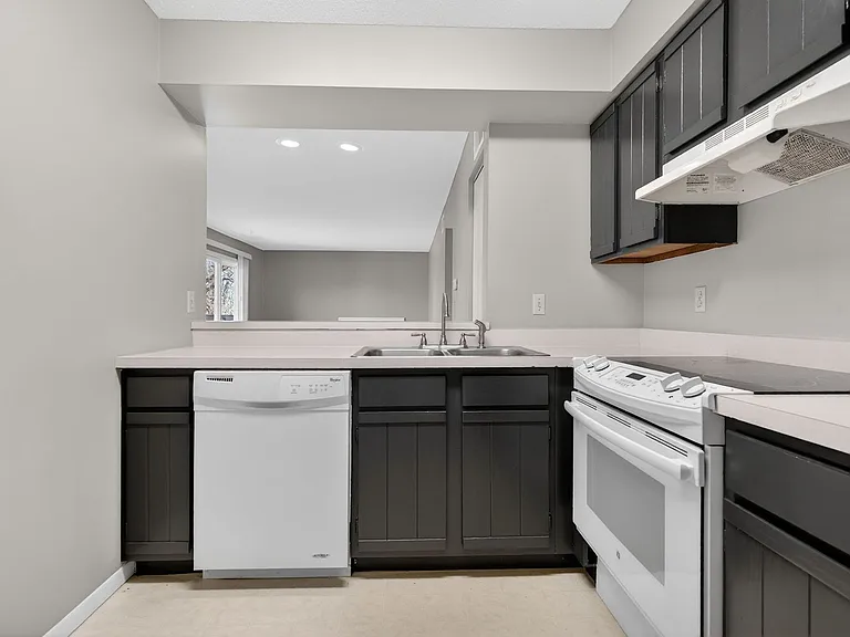 Woodhue Apartments — Photo 49
