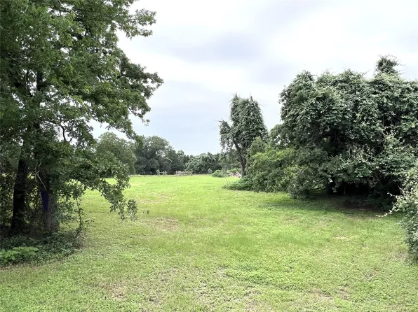 2 Rosanky Cattle Company Rd, Smithville, TX 78957