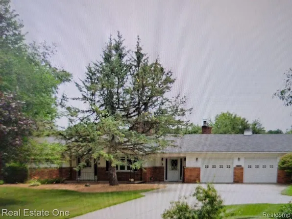 5231 Hemingway Lake Rd, Otter Lake, MI 48464