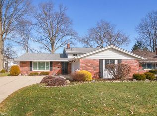 26958 Chapel Hill Dr, North Olmsted, OH 44070