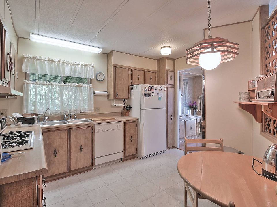 1st image of 3146 Oakbridge Dr