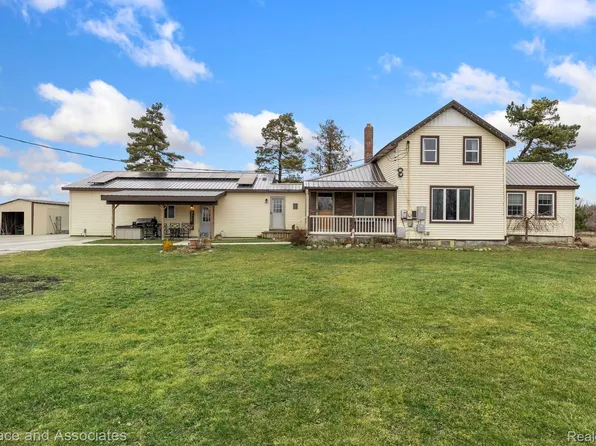 5965 Harrington Rd, Croswell, MI 48422