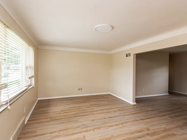 201 Bridgeview Ln — Photo 8