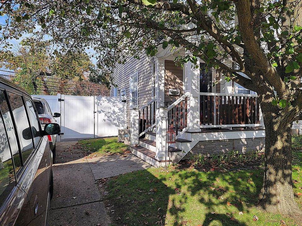 2nd image of 324 Adams Ct