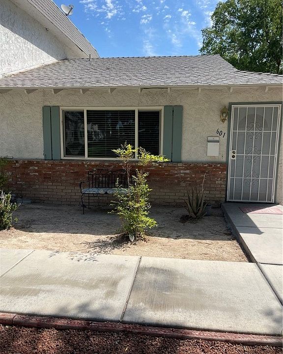1st image of 601 Greenbriar Townhouse Way