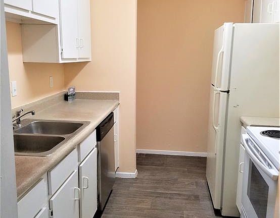4th image of 5625 Antoine Dr #505