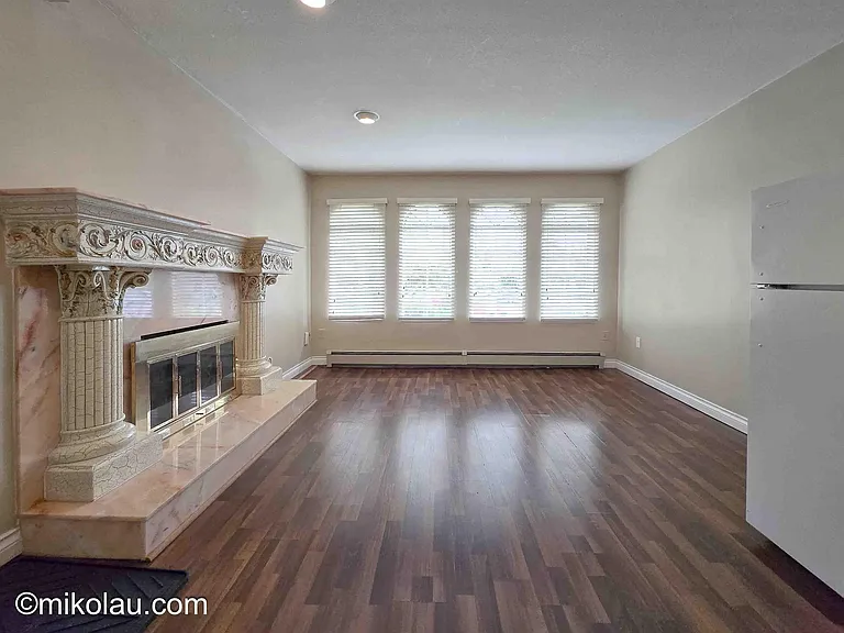 377X Burke St — Photo 1