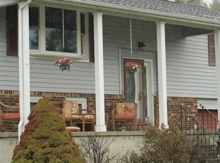 33 Petalas Dr, East Greenbush, NY 12061