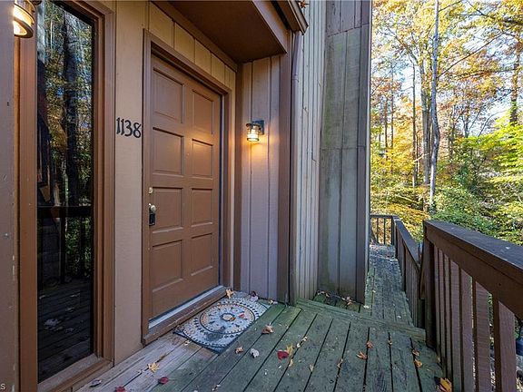 3rd image of 1138 Edgebrook Dr