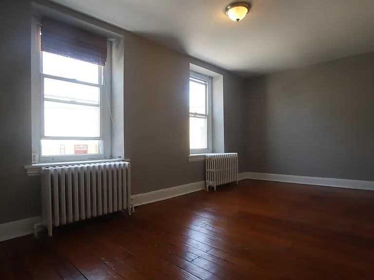 475 Krams Ave — Photo 21