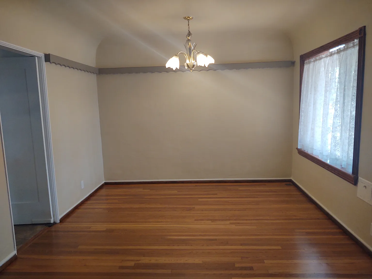 2 bed, 1500 sqft, $2,200 — Photo 4