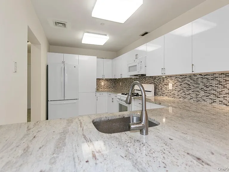 1 Portico Ct #107 — Photo 8