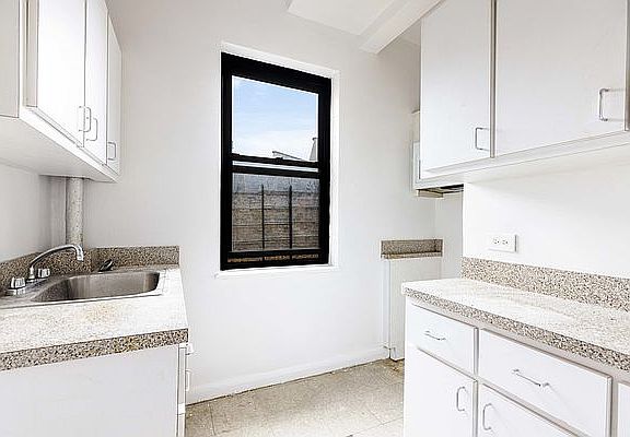 2nd image of 660 W 178th St APT 1C