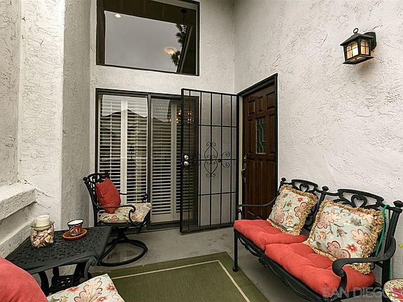 2nd image of 522 Via De La Valle Unit L