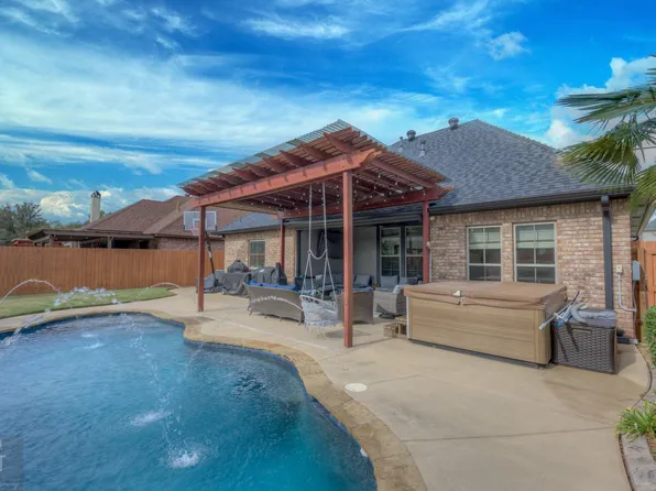 832 Entrada St, Bossier City, LA 71111