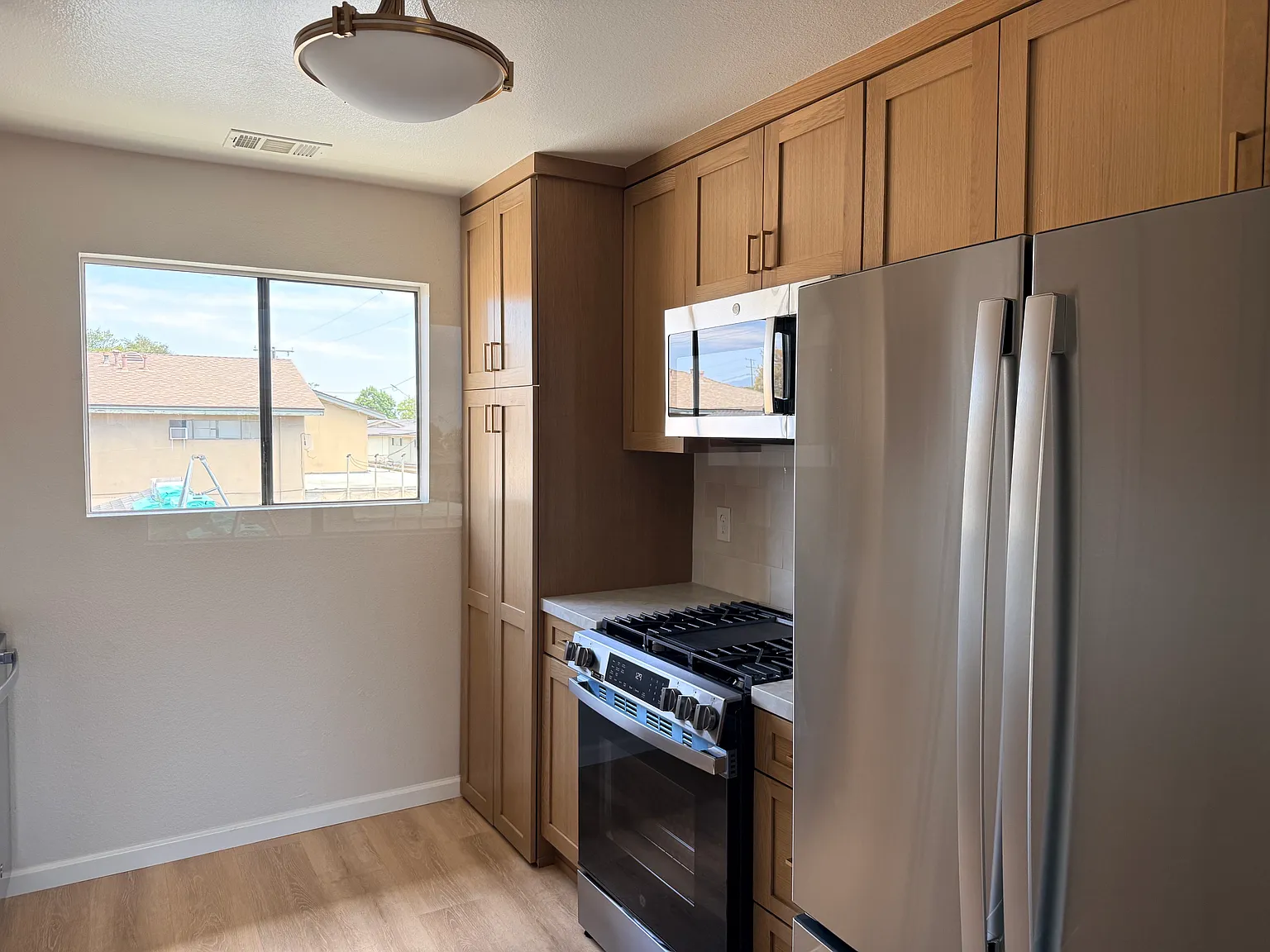 2 bed, 950 sqft, $2,500 — Photo 2