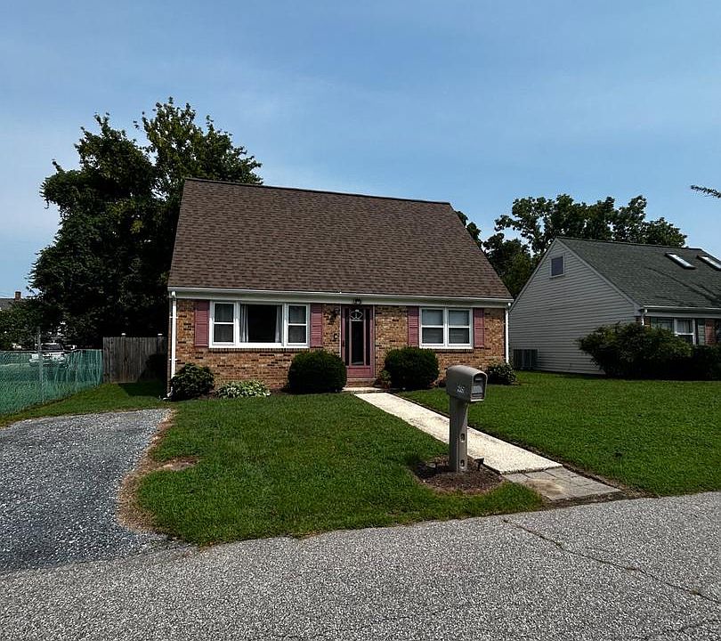 1st image of 605 August St