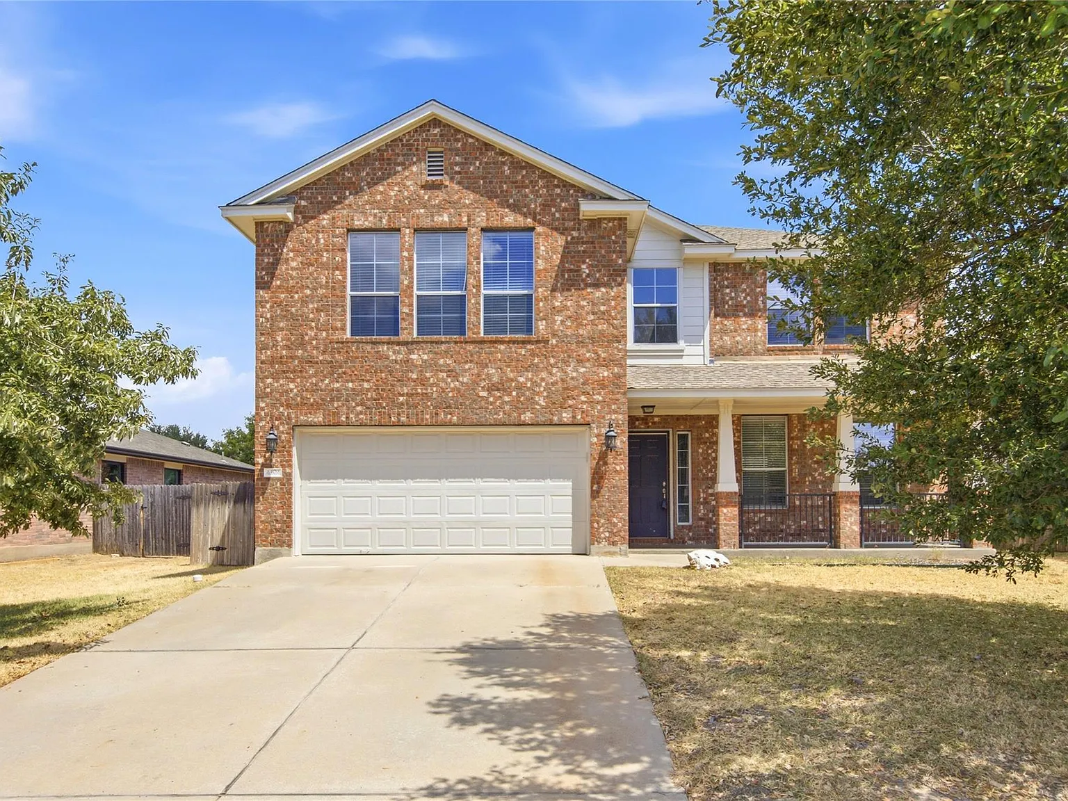 4 bed, 2.5 bath, 2458 sqft, $2,350 — Photo 2