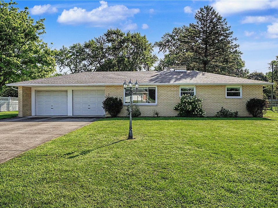 1st image of 3964 Cloverdale Rd