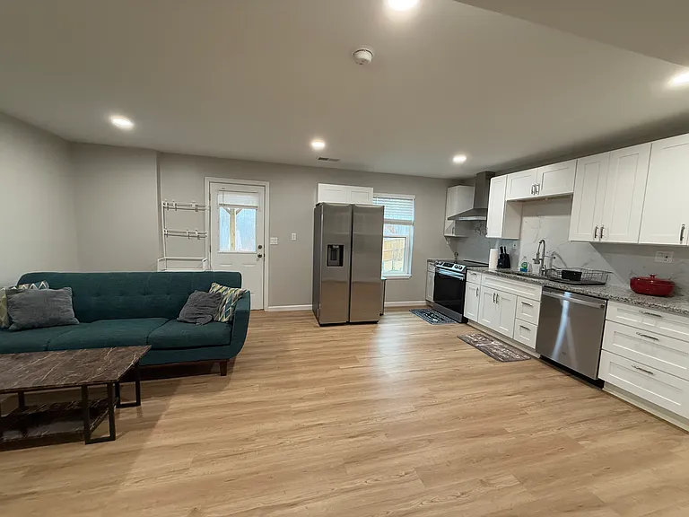 261 Berkeley Trce — Photo 24