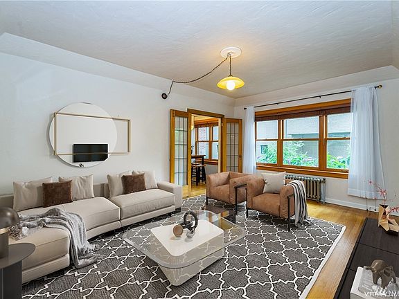 Welcome to the Suite #212. Warm, wonderful studio with hardwood floors, wood wrapped windows, leaded glass doors and many updates throughout.