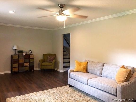 4th image of 2134 Poinsett Dr