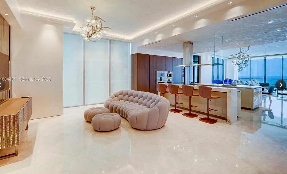 4 bed, 5.5 bath, 3625 sqft, $38,500 — Photo 4