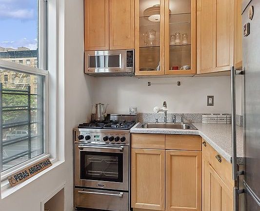 2nd image of 200 W 108th St APT 3-B