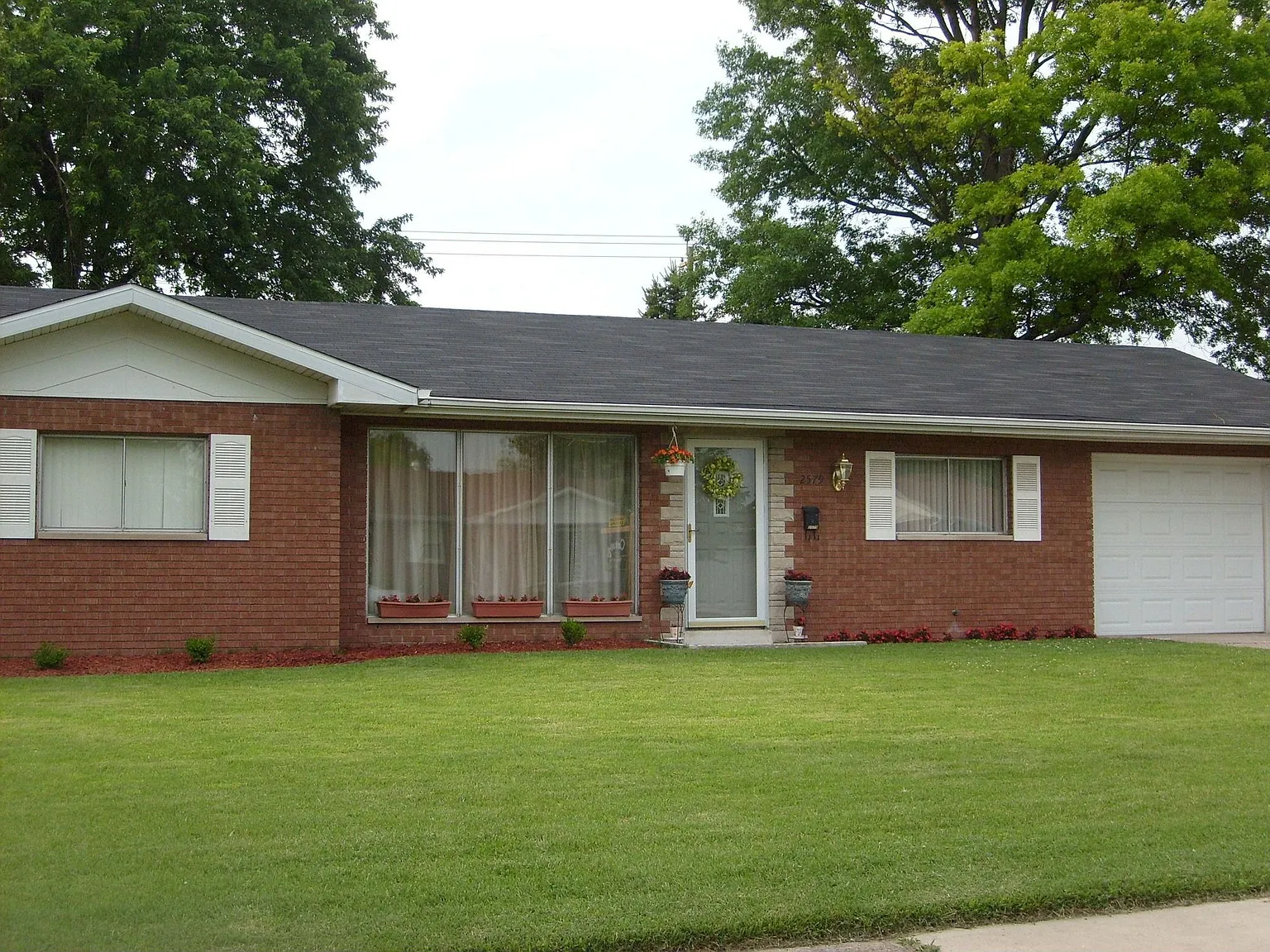 2579 Stratford Ln photo 1