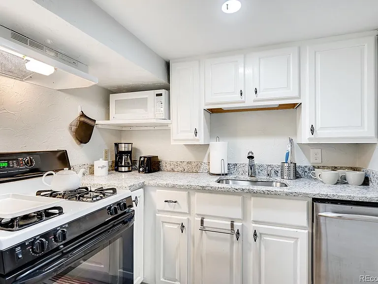 517 Josephine St — Photo 21