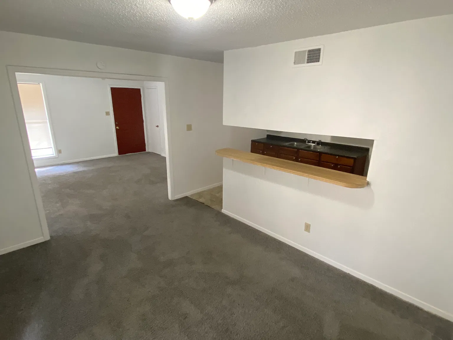 3 bed, 1042 sqft, $1,300 — Photo 3