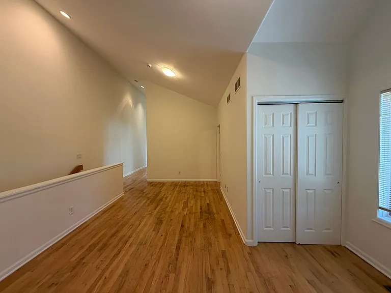 225 S Monroe St — Photo 22