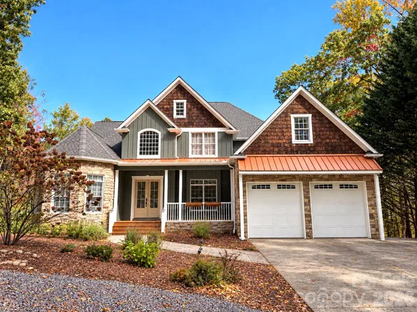 314 Woodland Dr, Swannanoa, NC 28778