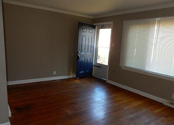 5th image of 1100 Esquire Dr