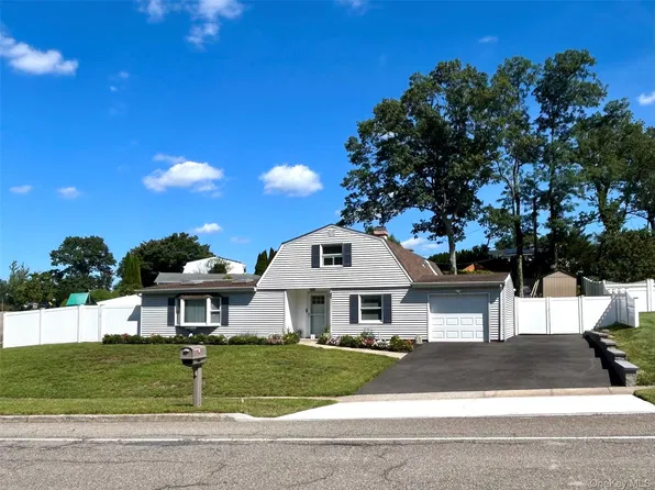 1343 Waverly Avenue, Farmingville, NY 11738