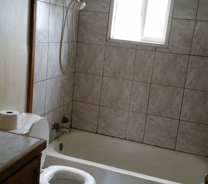 2nd image of 3644 Flint St
